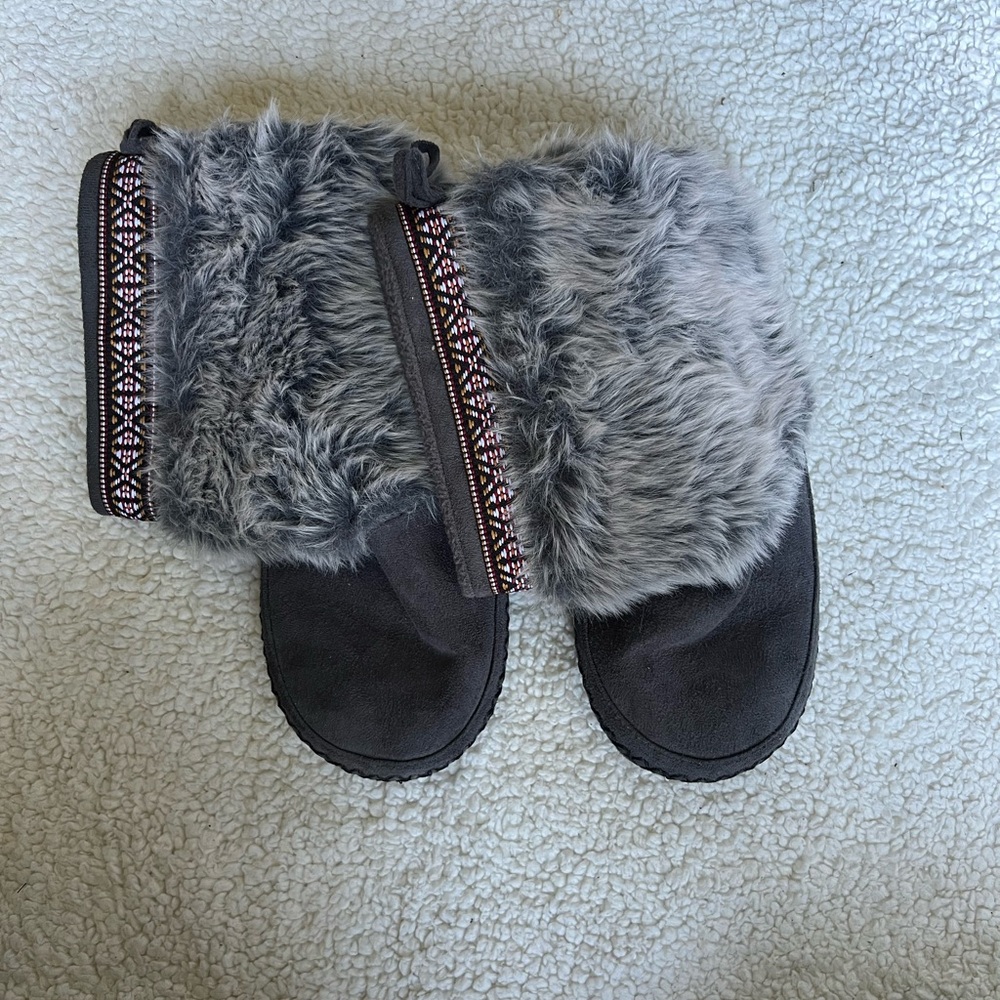 Madden Girl Winter Snow Boots Womens 9-10 Gray Round Toe Faux Fur Comfort